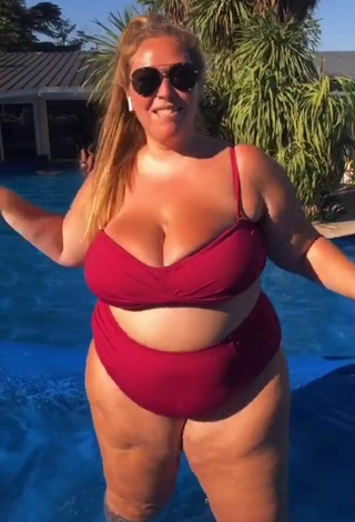 3. Hottie Mar Tarres Shows Cleavage in Red Bikini and Bouncing Boobs at the Pool