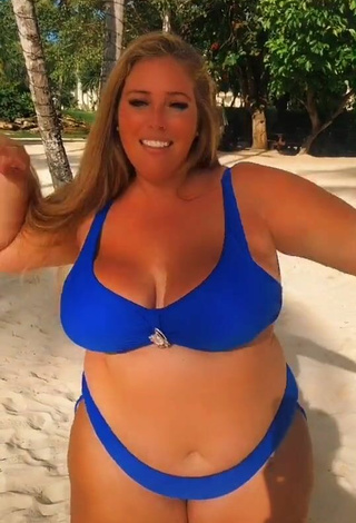 3. Sweetie Mar Tarres Shows Cleavage in Blue Bikini at the Beach and Bouncing Breasts