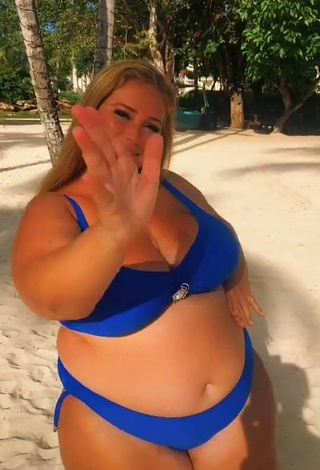 4. Sweetie Mar Tarres Shows Cleavage in Blue Bikini at the Beach and Bouncing Breasts