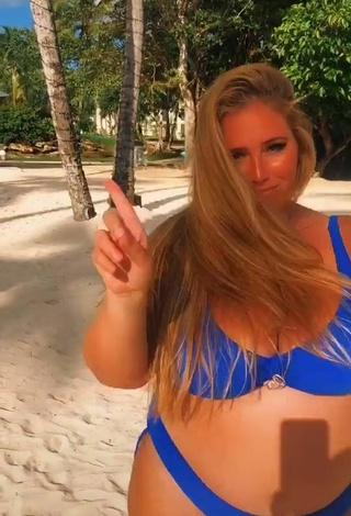 6. Sweetie Mar Tarres Shows Cleavage in Blue Bikini at the Beach and Bouncing Breasts