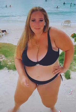 6. Hot Mar Tarres in Black Bikini at the Beach and Bouncing Breasts