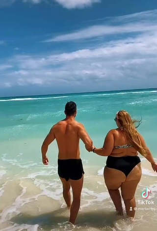 4. Sexy Mar Tarres Shows Cleavage in Bikini at the Beach