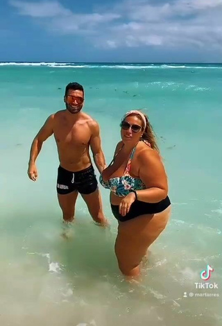 5. Sexy Mar Tarres Shows Cleavage in Bikini at the Beach
