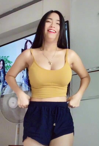 Sexy Matricia.17 in Yellow Crop Top