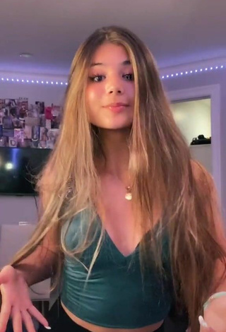5. Sexy Mikayla Poe in Green Crop Top