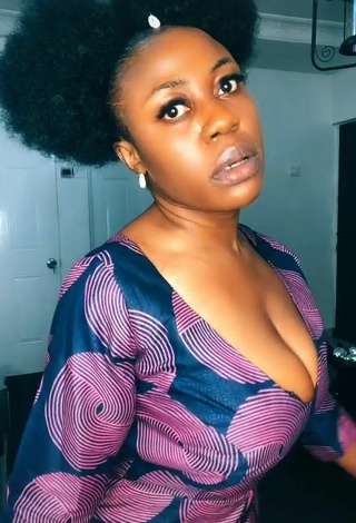 6. Cute Lilly Chioma Shows Cleavage