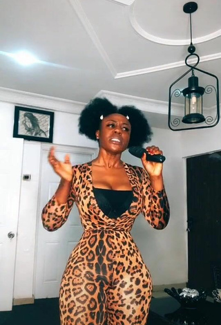 6. Sexy Lilly Chioma Shows Cleavage in Top