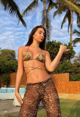 3. Sexy Natalie Vértiz Shows Cleavage in Leopard Bikini Top