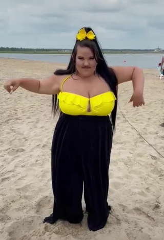 2. Sexy Netta Barzilai Shows Cleavage at the Beach and Bouncing Boobs