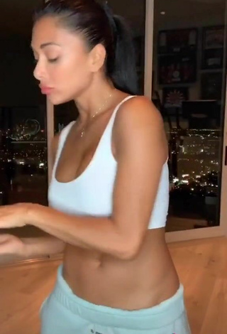 4. Sexy Nicole Scherzinger Shows Cleavage in White Crop Top and Bouncing Boobs
