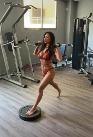 2. Sexy Nicole Scherzinger Shows Cleavage in Brown Bikini in the Sports Club while doing Fitness Exercises