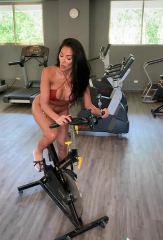 4. Sexy Nicole Scherzinger Shows Cleavage in Brown Bikini in the Sports Club while doing Fitness Exercises