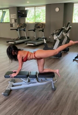 6. Sexy Nicole Scherzinger Shows Cleavage in Brown Bikini in the Sports Club while doing Fitness Exercises