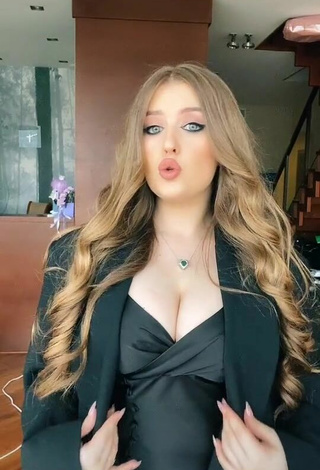 3. Sexy Viktoria Nikulina Shows Cleavage in Black Dress