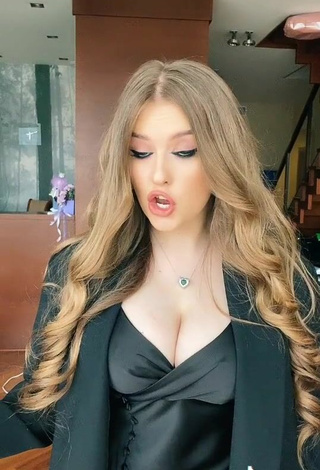 6. Sexy Viktoria Nikulina Shows Cleavage in Black Dress