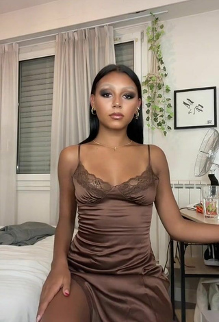 Sexy Ogee_off Shows Cleavage in Dress