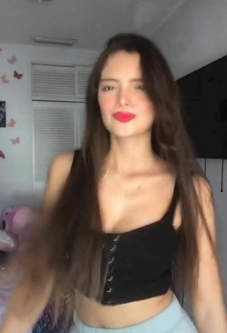 2. Breathtaking Paola Ruiz Shows Cleavage in Black Crop Top and Bouncing Boobs