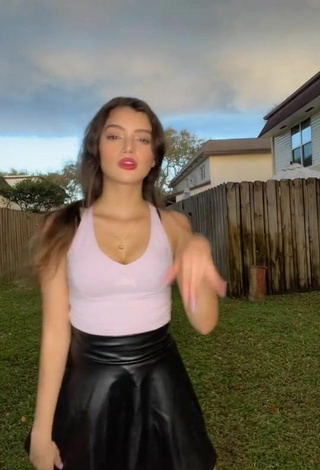 4. Sweetie Paola Ruiz in Pink Top and Bouncing Tits