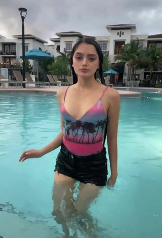2. Sexy Paola Ruiz in Swimsuit at the Swimming Pool