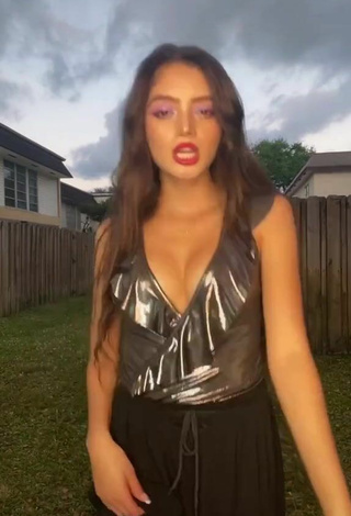 2. Hot Paola Ruiz Shows Cleavage in Silver Top and Bouncing Boobs