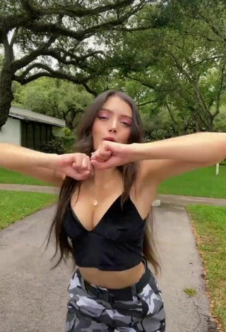 Sexy Paola Ruiz Shows Cleavage in Black Crop Top