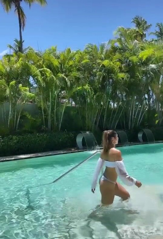 6. Sexy Paula Galindo Shows Cleavage in White Crop Top at the Pool