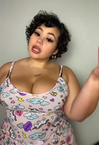5. Adorable Phaith Montoya Shows Cleavage and Bouncing Boobs