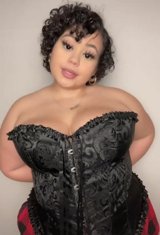 Sexy Phaith Montoya Shows Cleavage in Black Corset and Bouncing Boobs