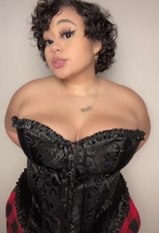 3. Sexy Phaith Montoya Shows Cleavage in Black Corset and Bouncing Boobs