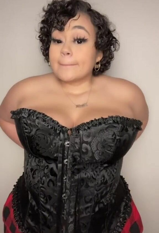 4. Sexy Phaith Montoya Shows Cleavage in Black Corset and Bouncing Boobs