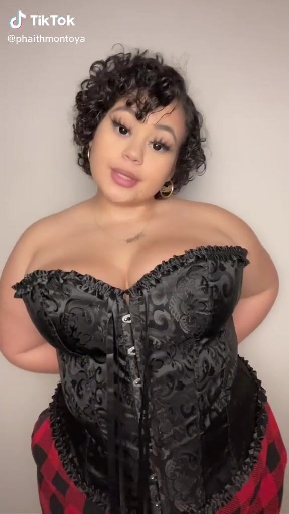 Sexy Phaith Montoya Shows Cleavage In Black Corset And Bouncing Boobs