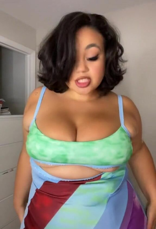 5. Beautiful Phaith Montoya Shows Cleavage and Bouncing Boobs