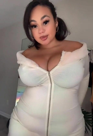 2. Sexy Phaith Montoya Shows Cleavage in White Dress and Bouncing Tits