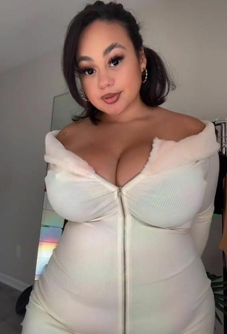 3. Sexy Phaith Montoya Shows Cleavage in White Dress and Bouncing Tits