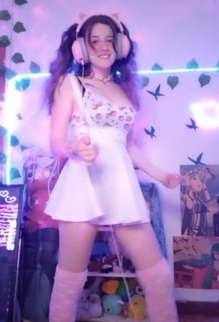 6. Cute Ryn GamerGirl Egirl Shows Cleavage in Top and Bouncing Boobs