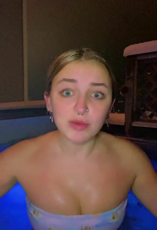 2. Sexy Mars Shows Cleavage in Bikini Top at the Swimming Pool