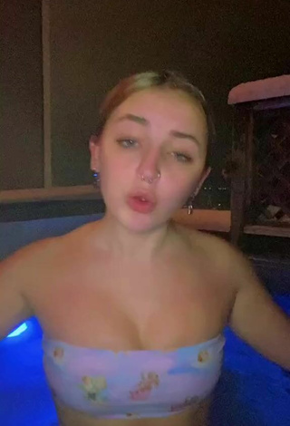 3. Sexy Mars Shows Cleavage in Bikini Top at the Swimming Pool