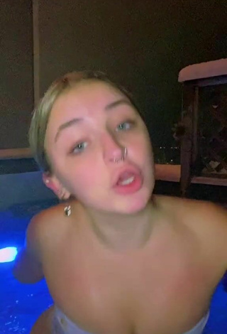 4. Sexy Mars Shows Cleavage in Bikini Top at the Swimming Pool