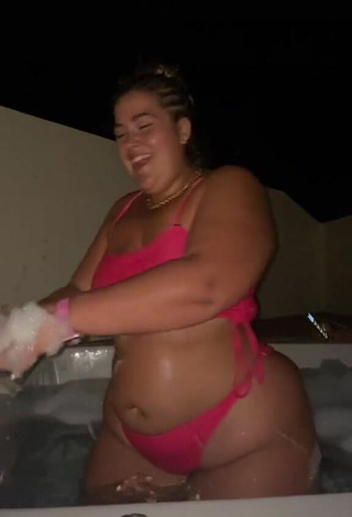6. Hot Sam Paige Shows Big Butt