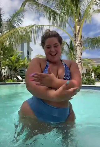 4. Breathtaking Sam Paige Shows Cleavage in Bikini at the Pool and Bouncing Boobs