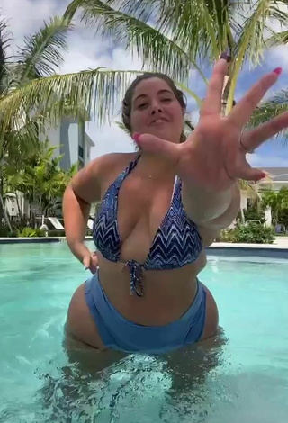 6. Breathtaking Sam Paige Shows Cleavage in Bikini at the Pool and Bouncing Boobs
