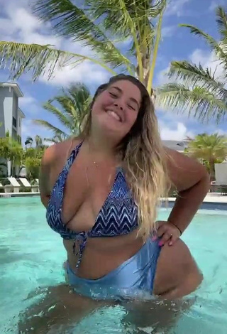 1. Fine Sam Paige Shows Cleavage in Sweet Bikini at the Swimming Pool and Bouncing Tits