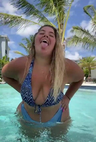 3. Fine Sam Paige Shows Cleavage in Sweet Bikini at the Swimming Pool and Bouncing Tits