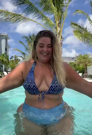 5. Fine Sam Paige Shows Cleavage in Sweet Bikini at the Swimming Pool and Bouncing Tits