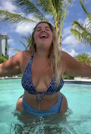 6. Fine Sam Paige Shows Cleavage in Sweet Bikini at the Swimming Pool and Bouncing Tits