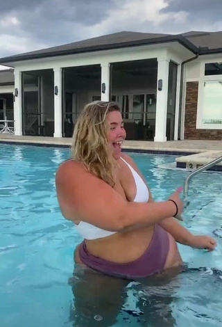 2. Sexy Sam Paige Shows Big Butt at the Swimming Pool and Bouncing Boobs