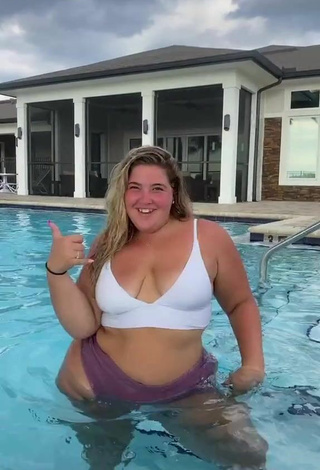 3. Sexy Sam Paige Shows Big Butt at the Swimming Pool and Bouncing Boobs