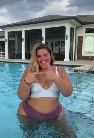 5. Sexy Sam Paige Shows Big Butt at the Swimming Pool and Bouncing Boobs