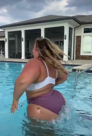 6. Sexy Sam Paige Shows Big Butt at the Swimming Pool and Bouncing Boobs