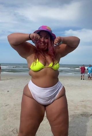 5. Sexy Sam Paige Shows Cleavage in Yellow Bikini Top at the Beach and Bouncing Tits